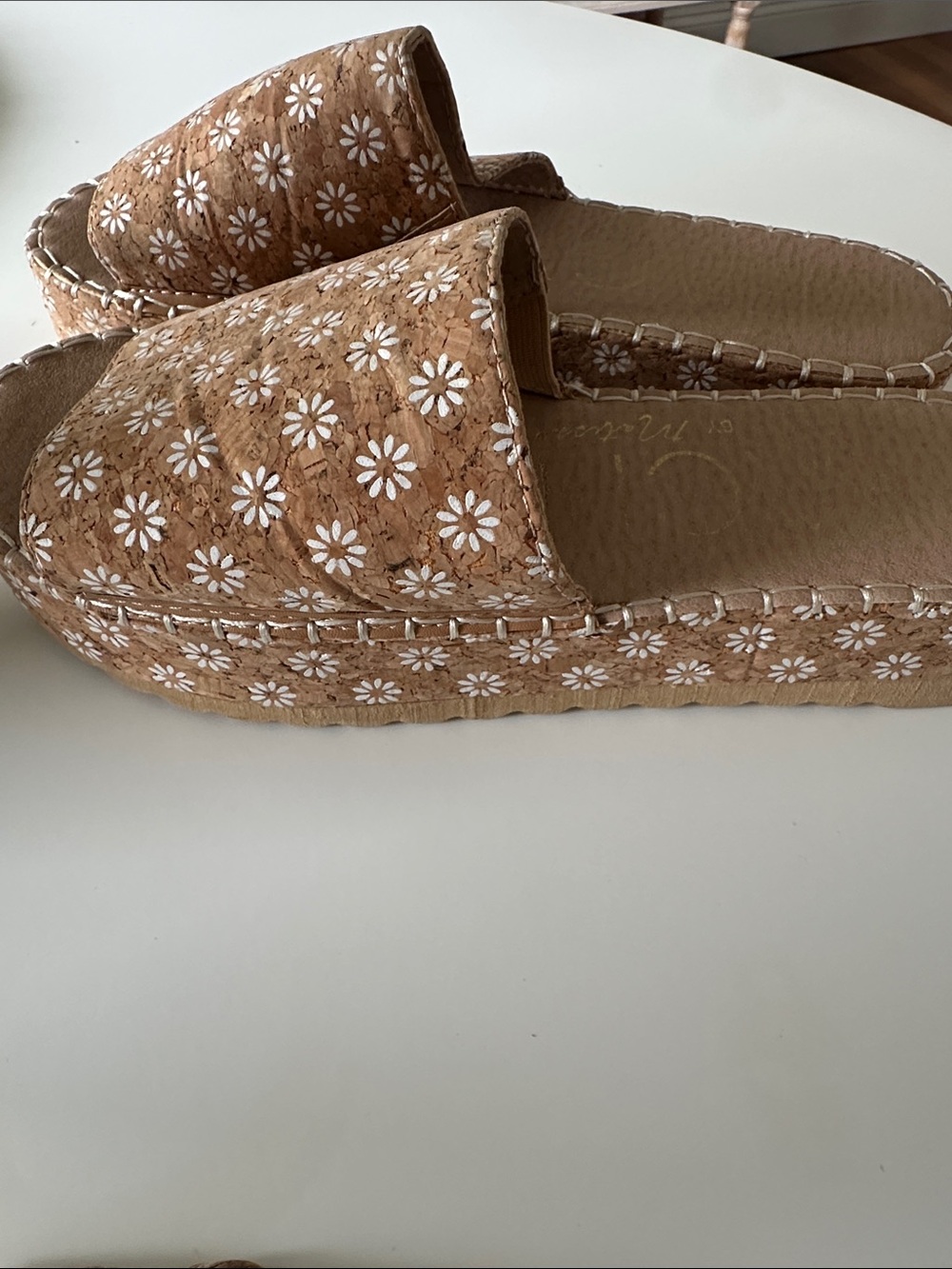 Beach by Matisse Daisy Floral Cork Platform Slide
Sandals Tan White Summer - Picture 2 of 4
